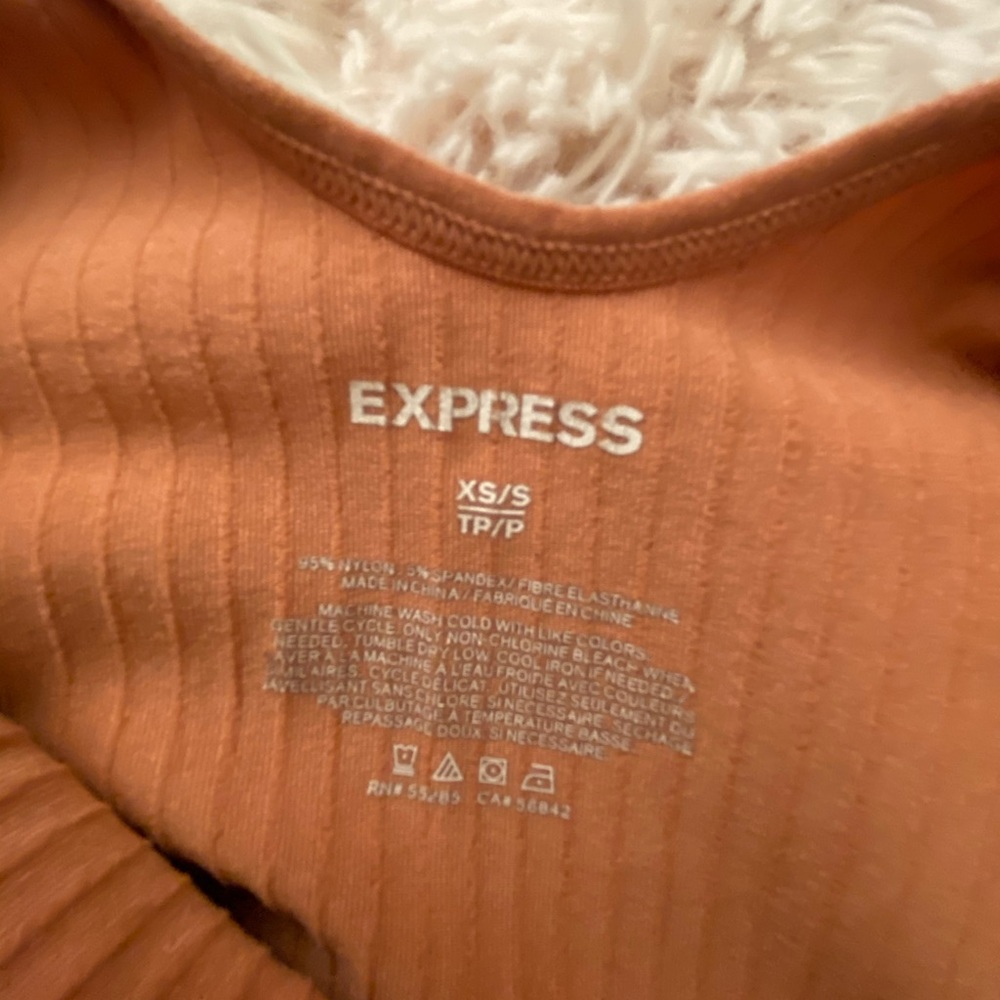 Express crop top - Picture 2 of 4